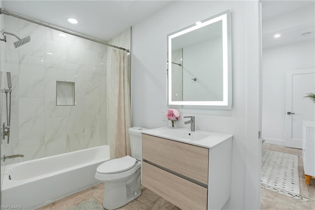 5122 Starfish AVE, NAPLES FL 34103-20