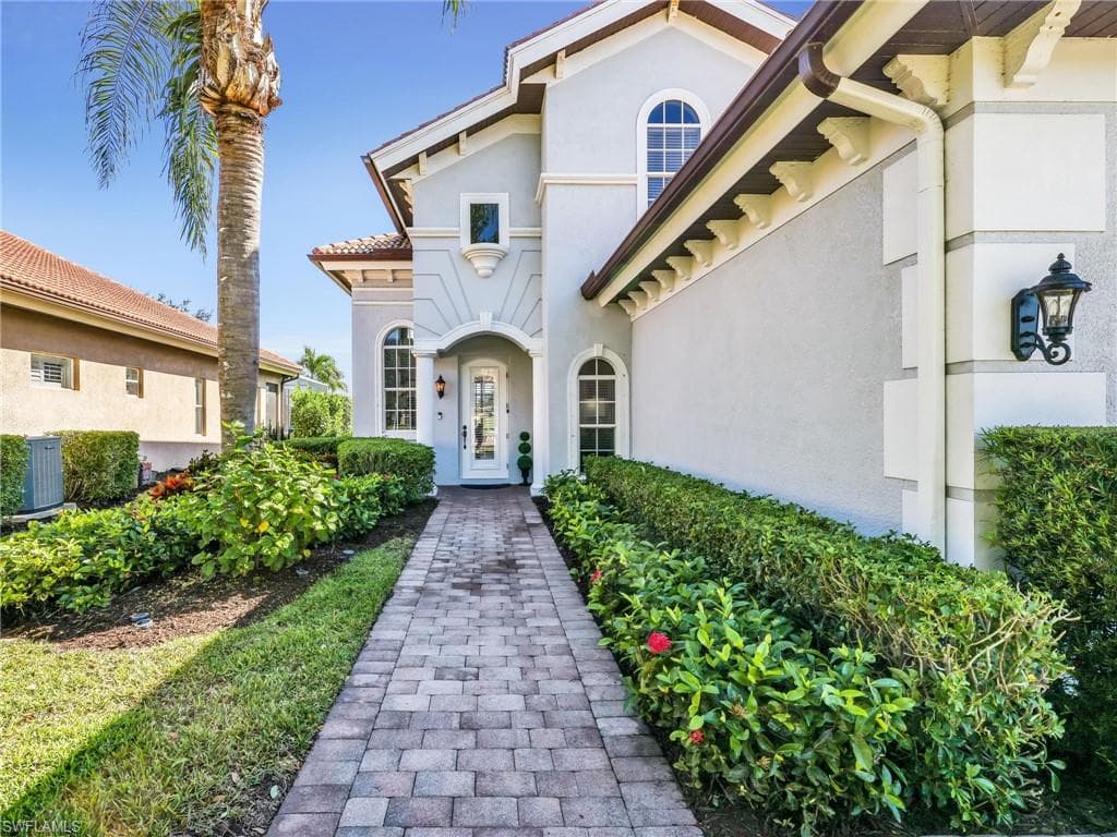 6096 Dogleg DR, NAPLES FL 34113-2