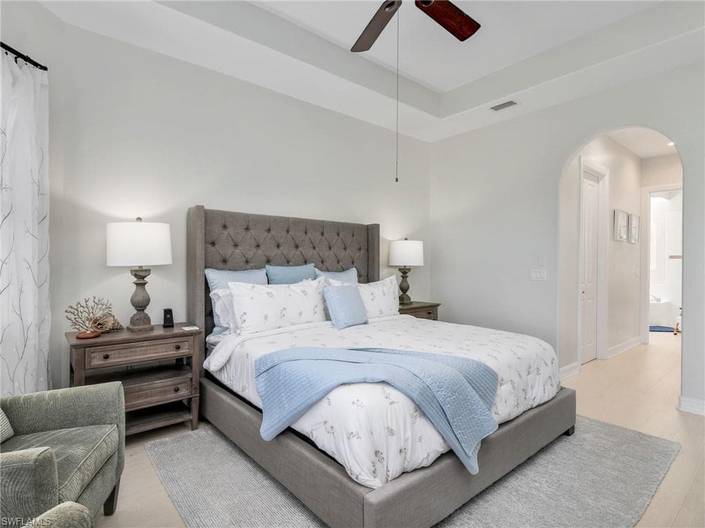 6096 Dogleg DR, NAPLES FL 34113-31