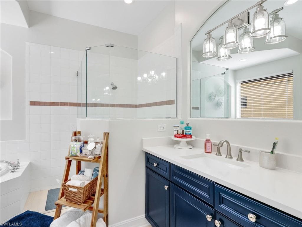6096 Dogleg DR, NAPLES FL 34113-36