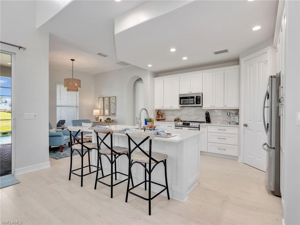 6096 Dogleg DR, NAPLES FL 34113-18