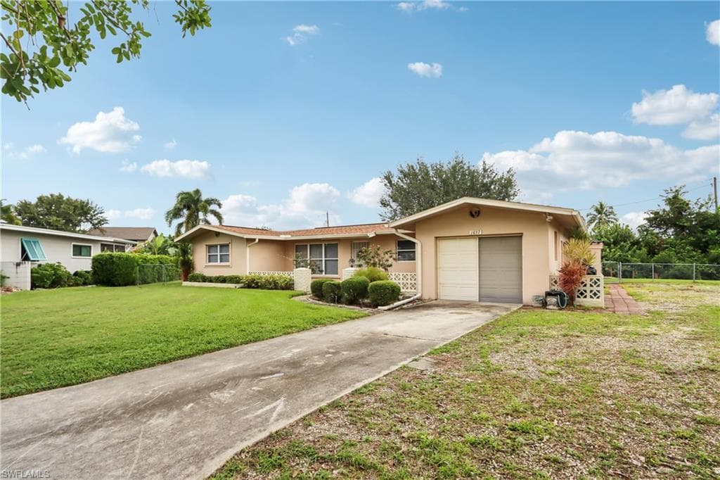 1037 Ione DR, FORT MYERS FL 33919-27