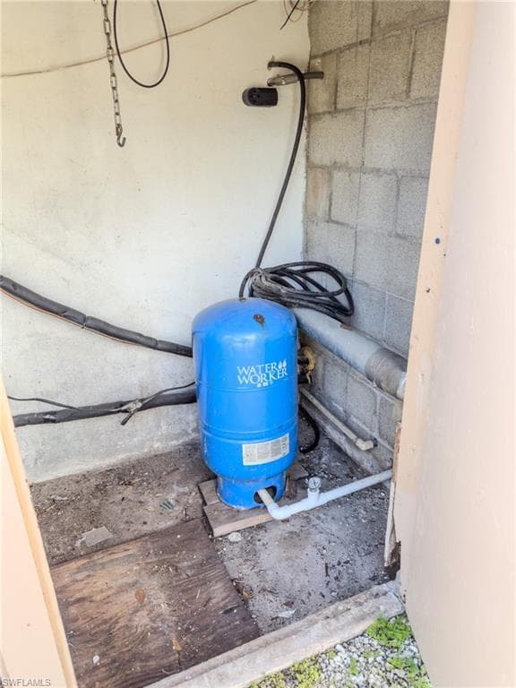 1037 Ione DR, FORT MYERS FL 33919-40