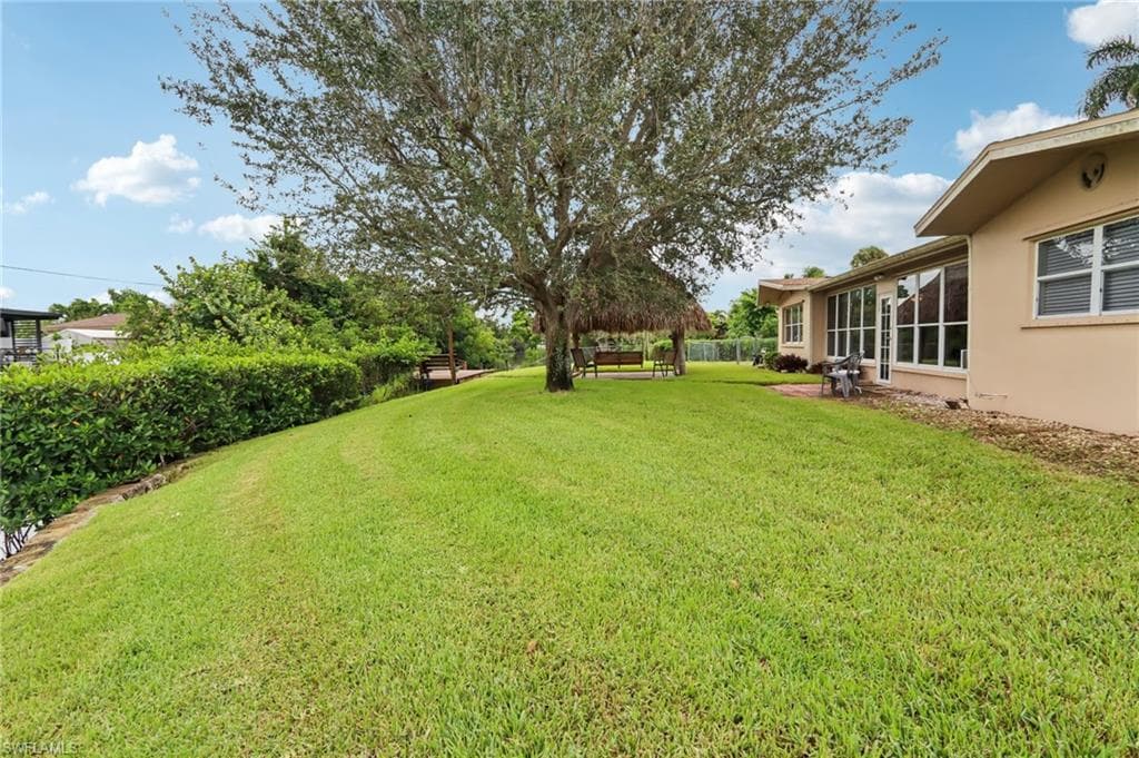 1037 Ione DR, FORT MYERS FL 33919-28