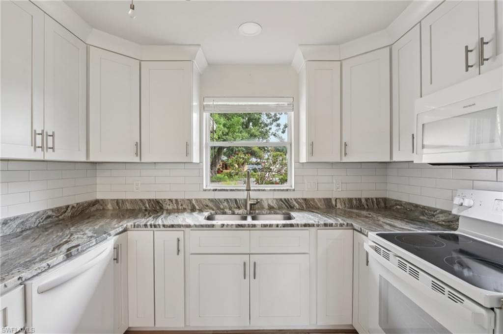 1037 Ione DR, FORT MYERS FL 33919-3