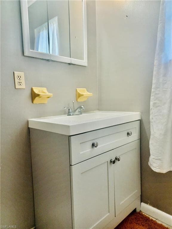 501 Parkside ST, LEHIGH ACRES FL 33936-8