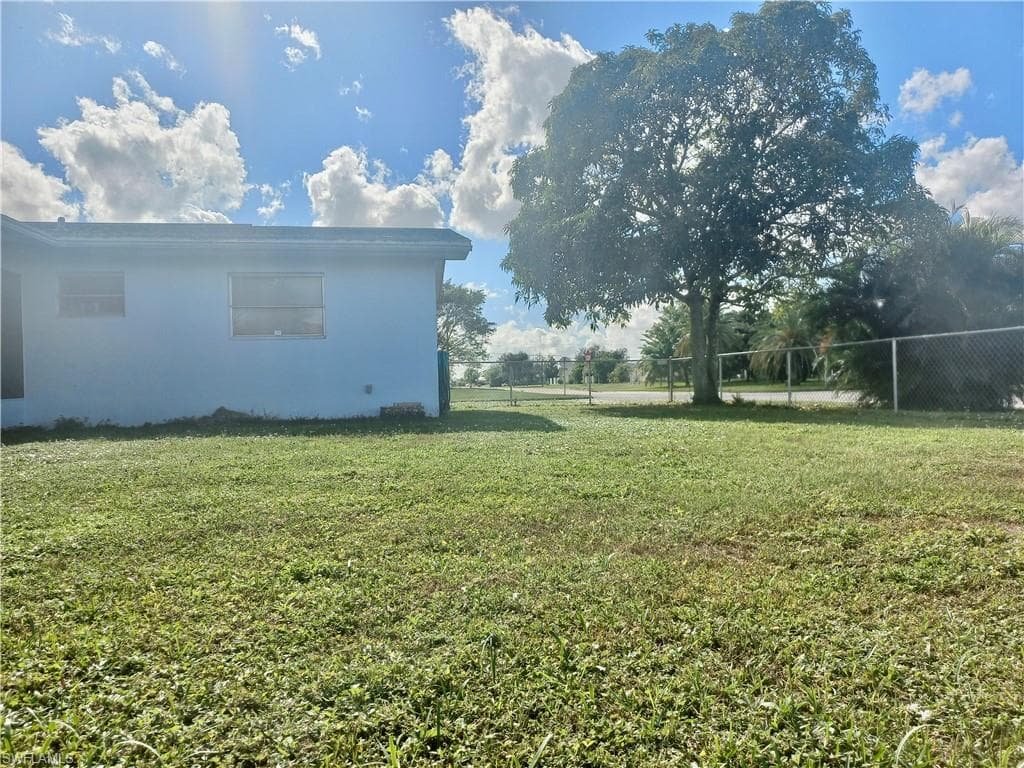 501 Parkside ST, LEHIGH ACRES FL 33936-13