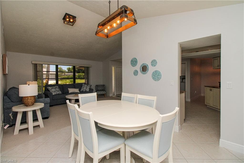 213 Bay Meadows DR, NAPLES FL 34113-16