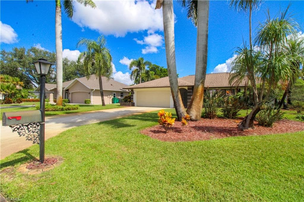 213 Bay Meadows DR, NAPLES FL 34113-6