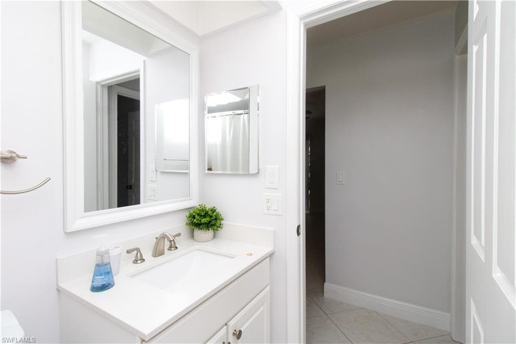 213 Bay Meadows DR, NAPLES FL 34113-36