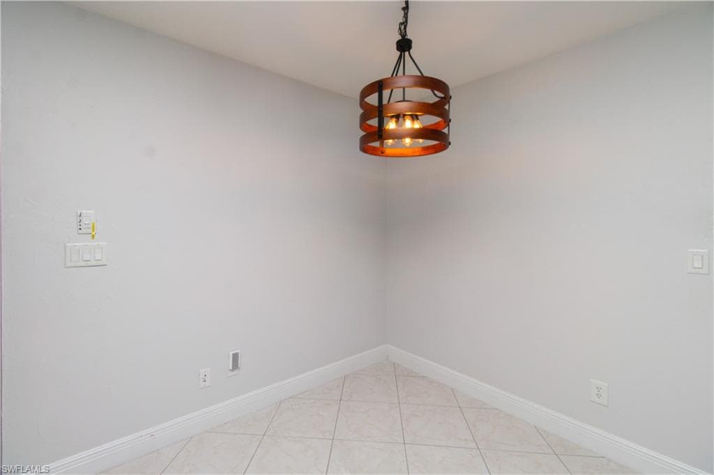 213 Bay Meadows DR, NAPLES FL 34113-39