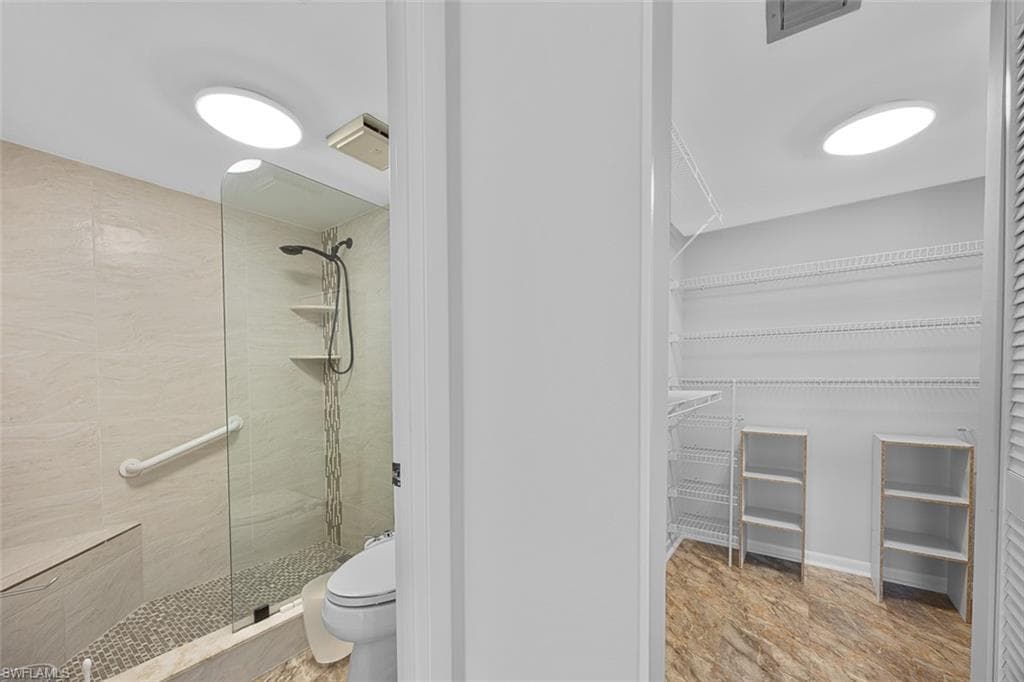 1083 Forest Lakes DR # 207, NAPLES FL 34105-17