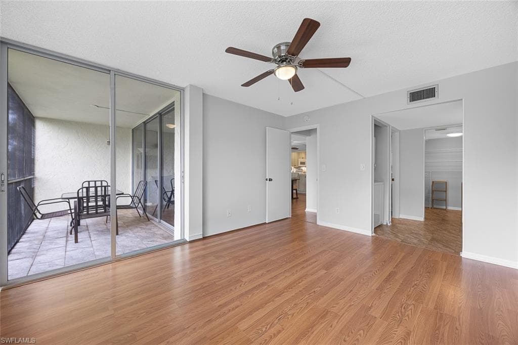 1083 Forest Lakes DR # 207, NAPLES FL 34105-10