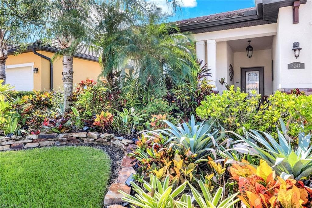 4244 Raffia Palm CIR, NAPLES FL 34119-2