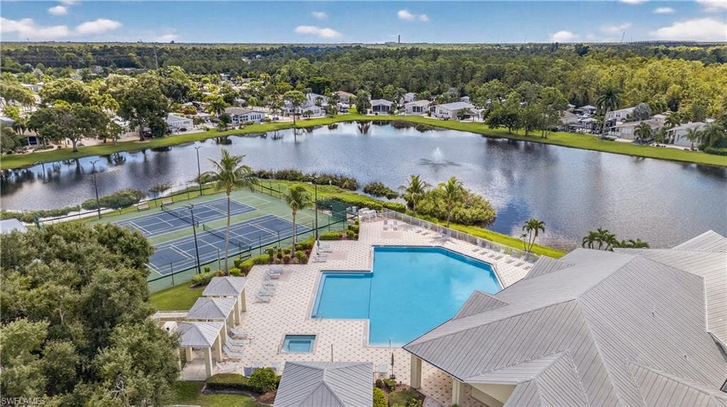 5720 Maplewood CT, FORT MYERS FL 33905-30