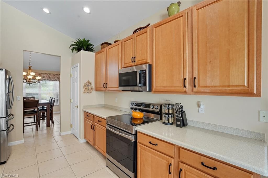 9104 Shadow Glen WAY, FORT MYERS FL 33913-16
