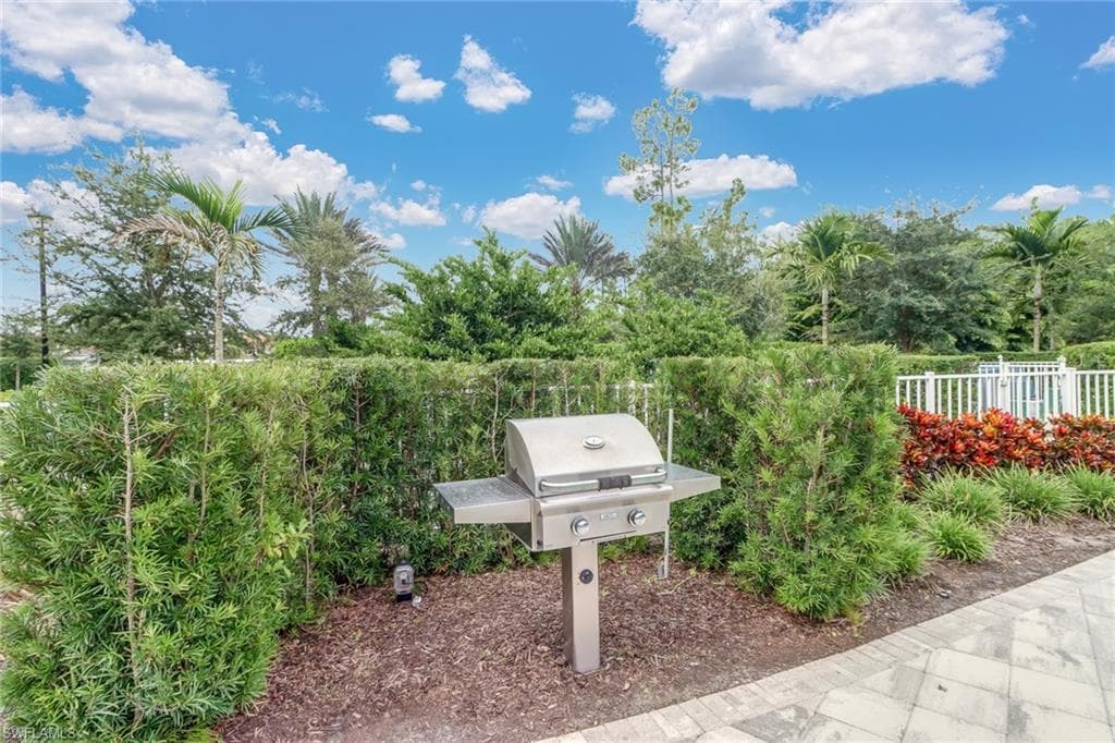 6973 Avalon CIR # 1403, NAPLES FL 34112-35