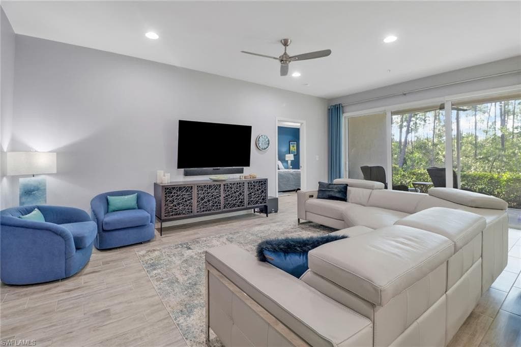 6973 Avalon CIR # 1403, NAPLES FL 34112-10