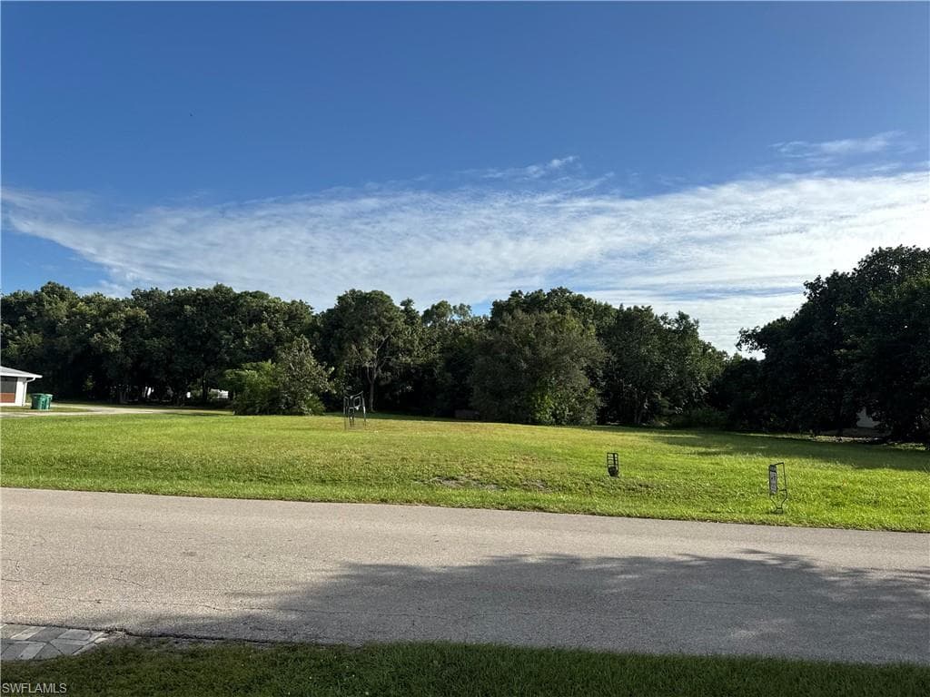 2660 Lakeview DR, NAPLES FL 34112-1