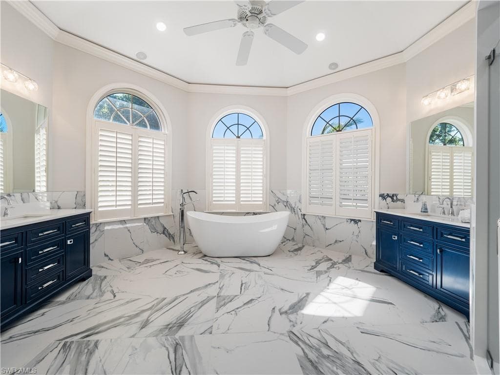 1266 Par View DR, SANIBEL FL 33957-37