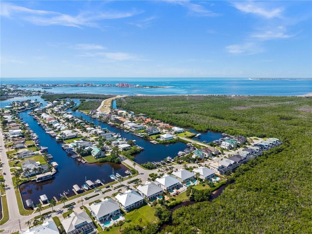 12170 Siesta DR, FORT MYERS BEACH FL 33931-2