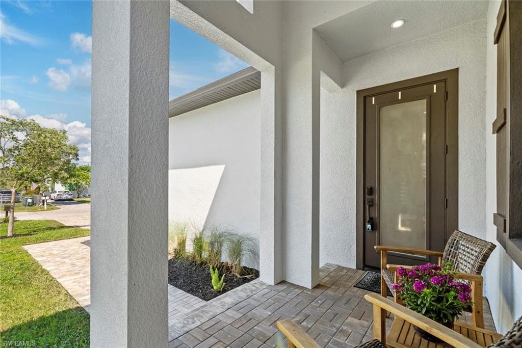 3552 Hibiscus AVE, NAPLES FL 34104-4