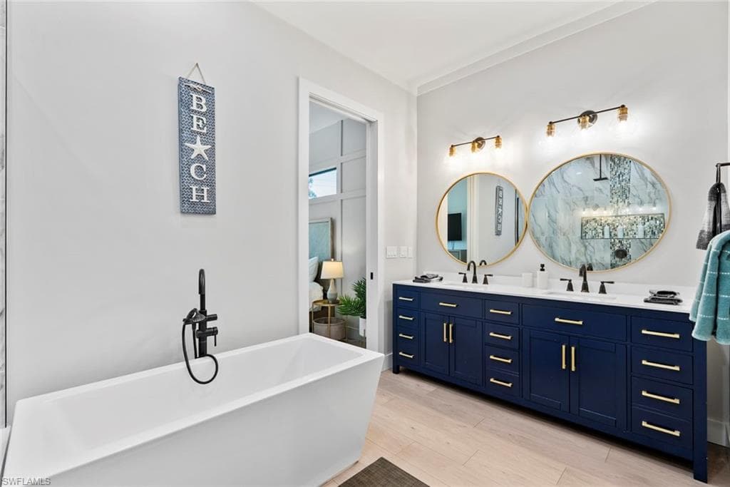 3552 Hibiscus AVE, NAPLES FL 34104-33