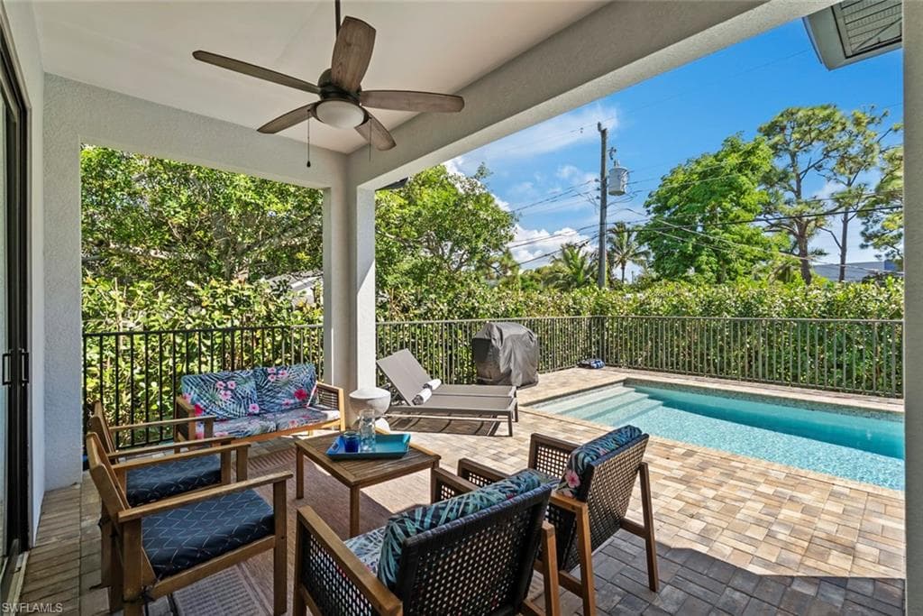 3552 Hibiscus AVE, NAPLES FL 34104-38