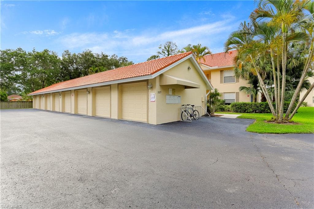 337 Robin Hood CIR # 204, NAPLES FL 34104-17