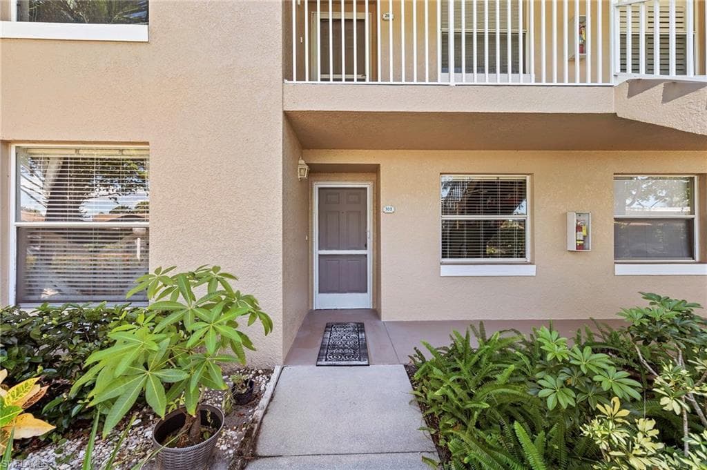 174 Pebble Shores DR # 103, NAPLES FL 34110-20