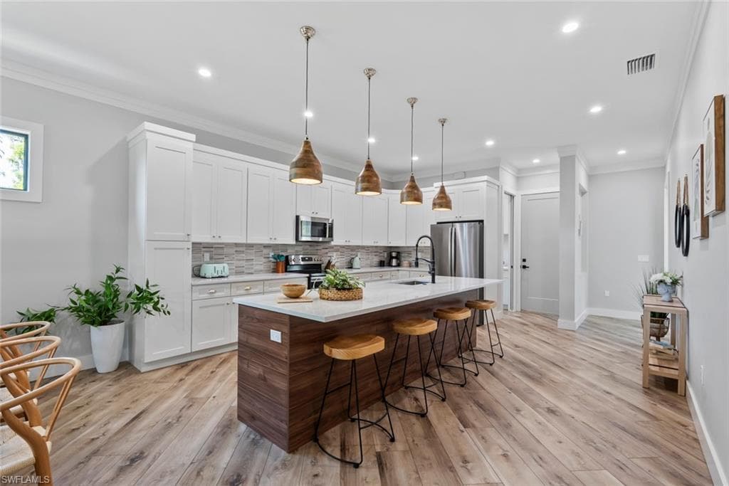 3530 Hibiscus AVE, NAPLES FL 34104-11