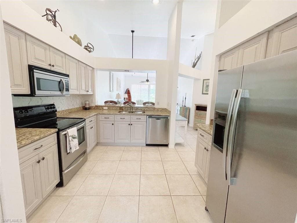 2037 W Crown Pointe BLVD, NAPLES FL 34112-3