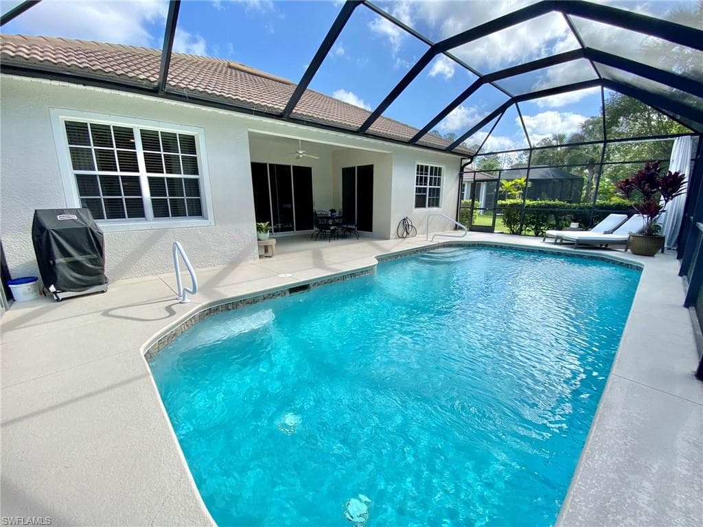 15590 Vallecas LN, NAPLES FL 34110-1