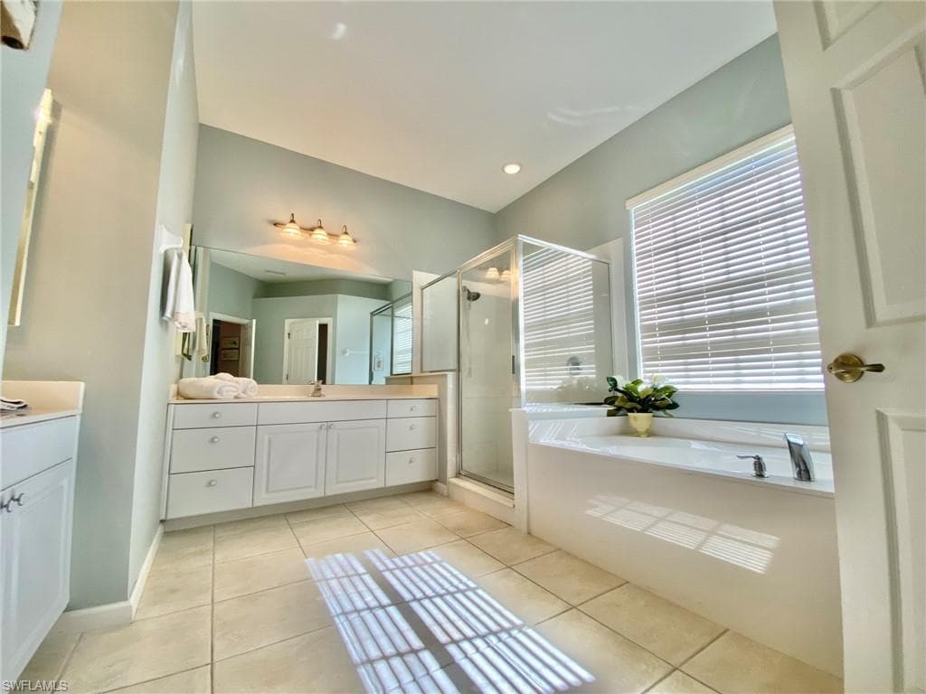 15590 Vallecas LN, NAPLES FL 34110-6