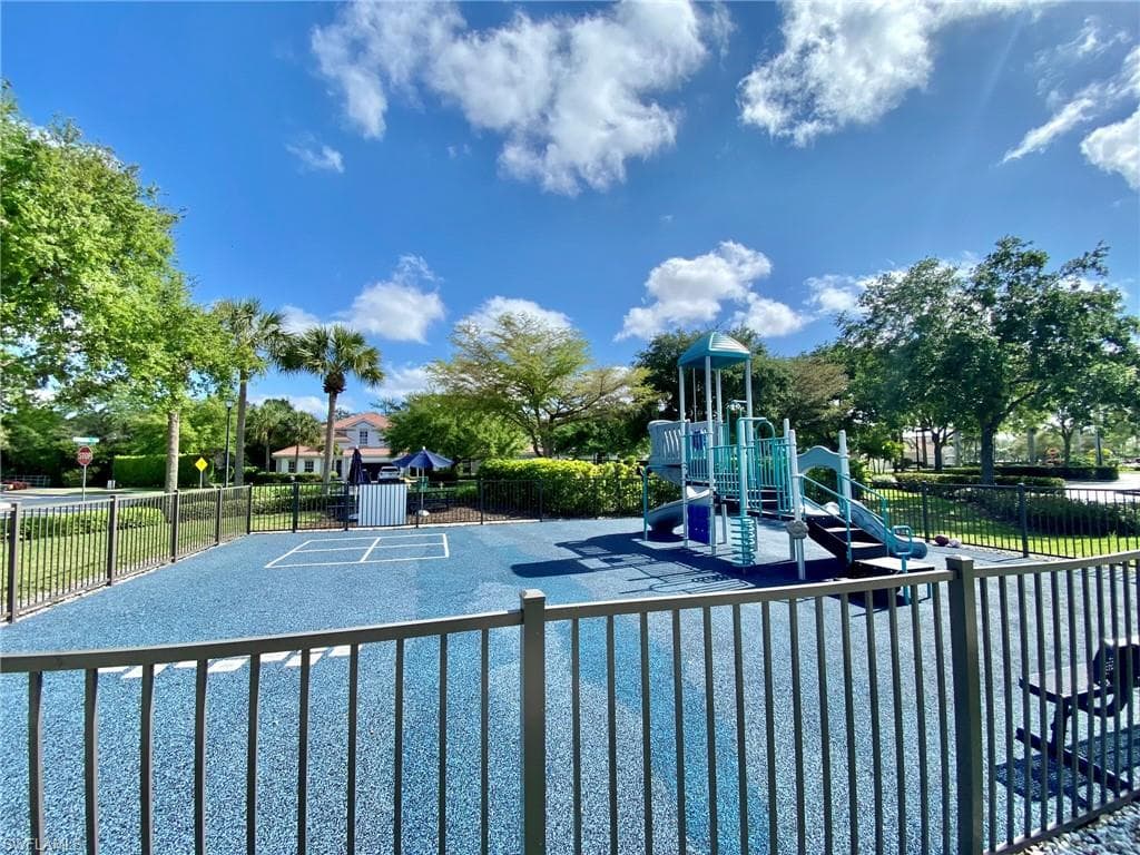 15590 Vallecas LN, NAPLES FL 34110-31
