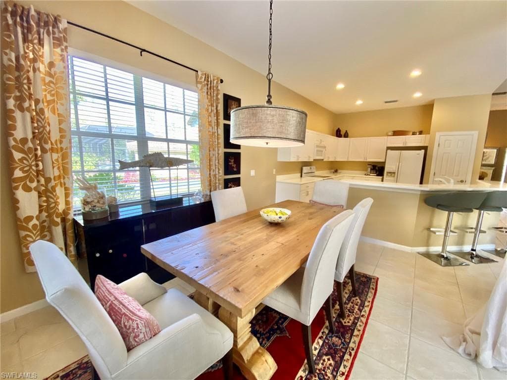 15590 Vallecas LN, NAPLES FL 34110-4