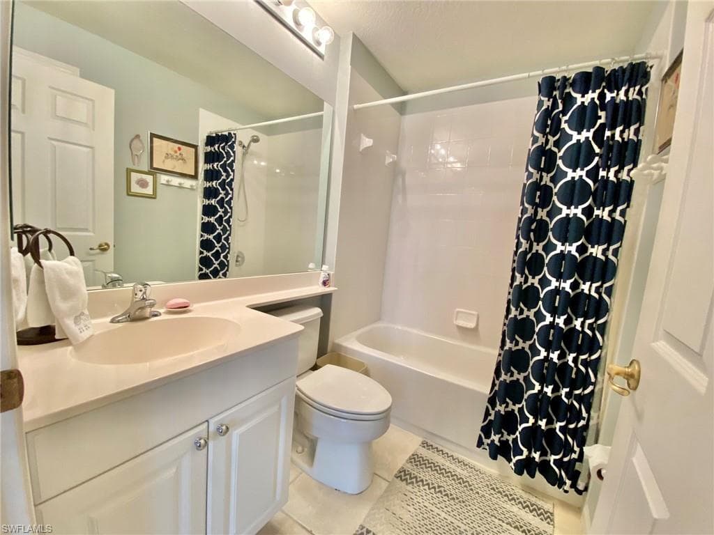 15590 Vallecas LN, NAPLES FL 34110-9