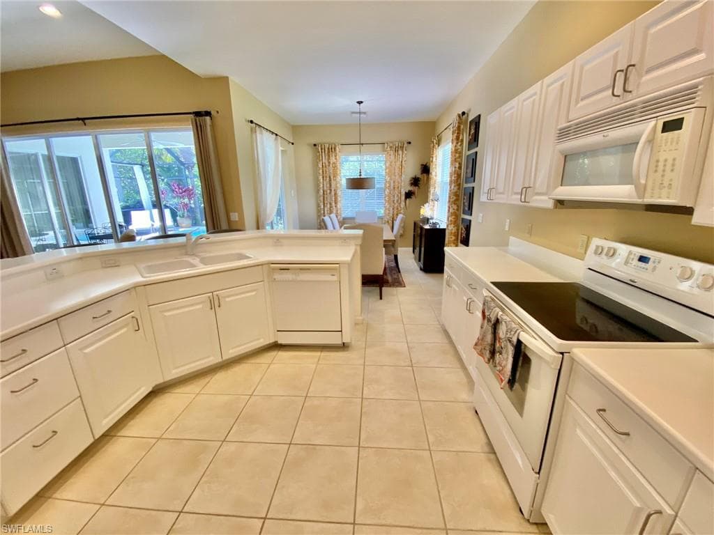 15590 Vallecas LN, NAPLES FL 34110-17