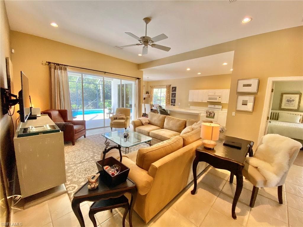 15590 Vallecas LN, NAPLES FL 34110-10