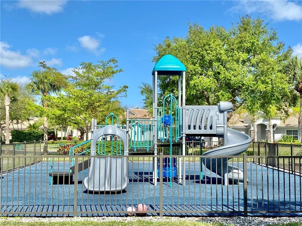 15590 Vallecas LN, NAPLES FL 34110-30