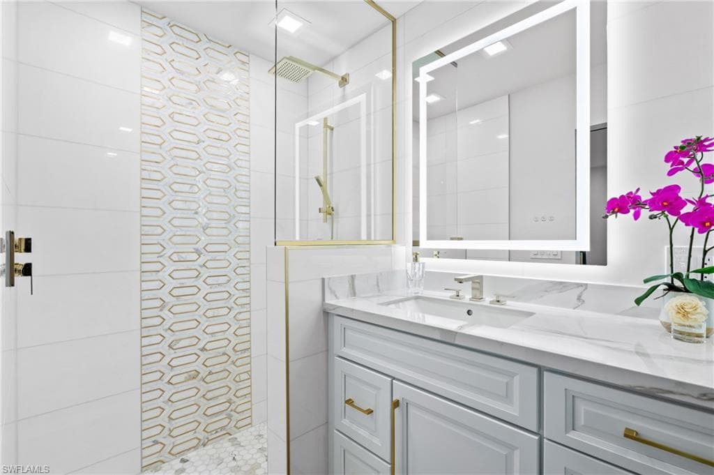 6212 Cocos DR, FORT MYERS FL 33908-25