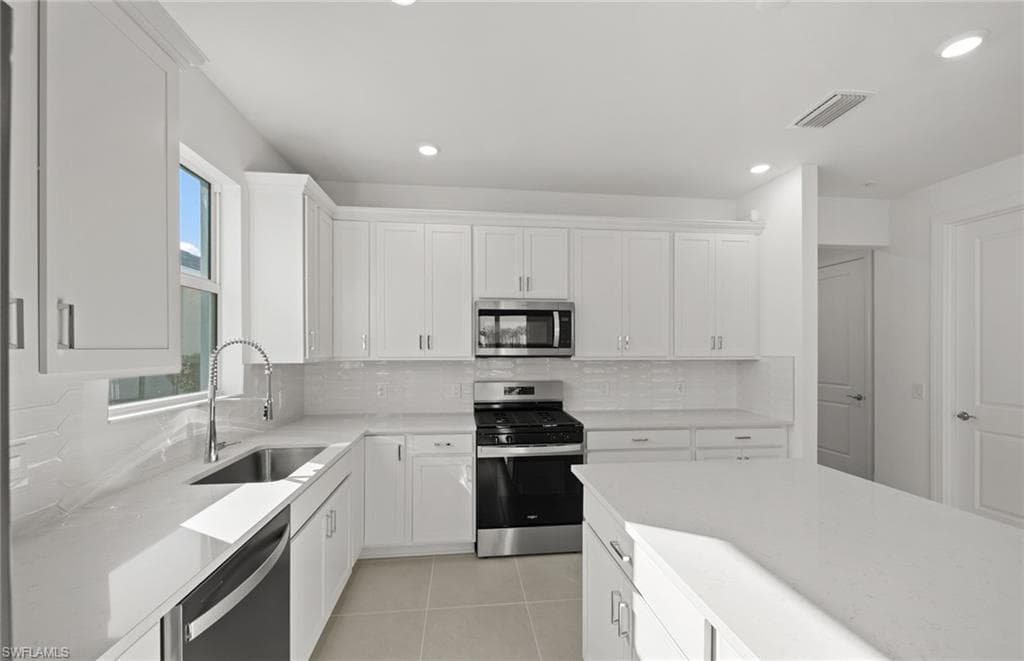 12401 Basalt LN, ALVA FL 33920-15