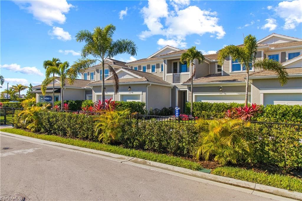 4596 Arboretum CIR # 202, NAPLES FL 34112-4