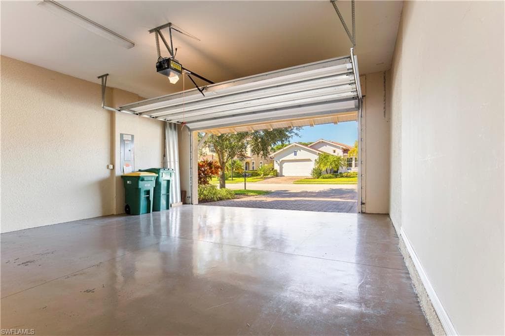 13515 Cambridge LN, NAPLES FL 34109-22