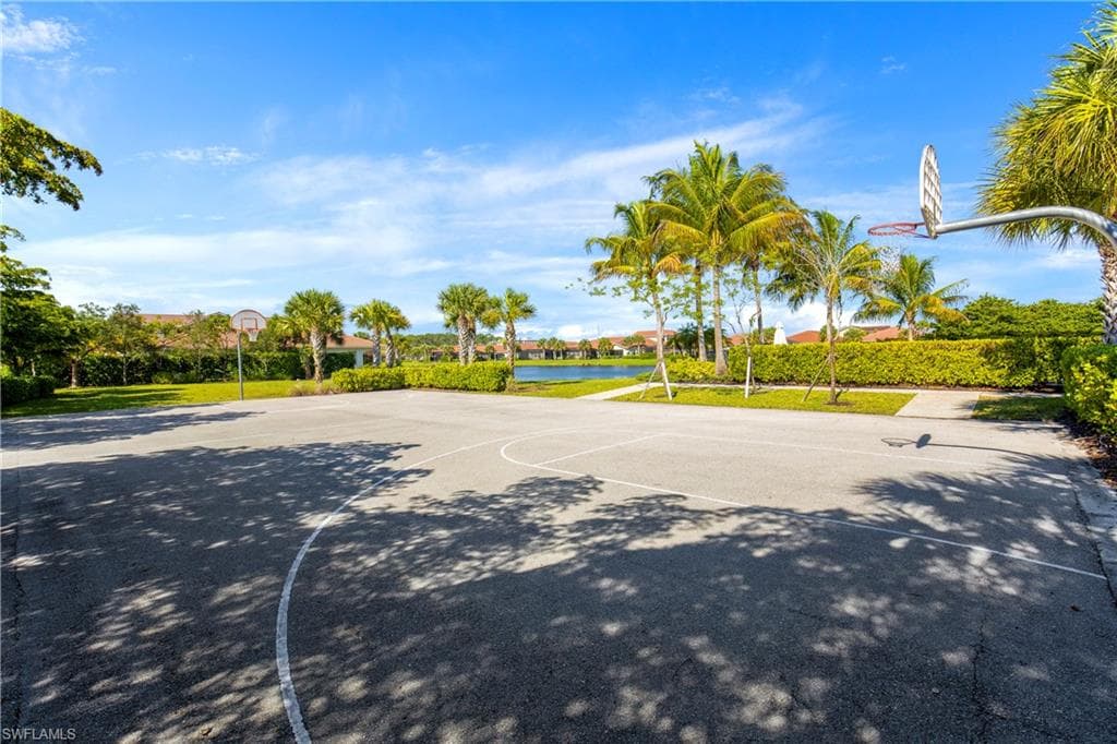 13515 Cambridge LN, NAPLES FL 34109-25