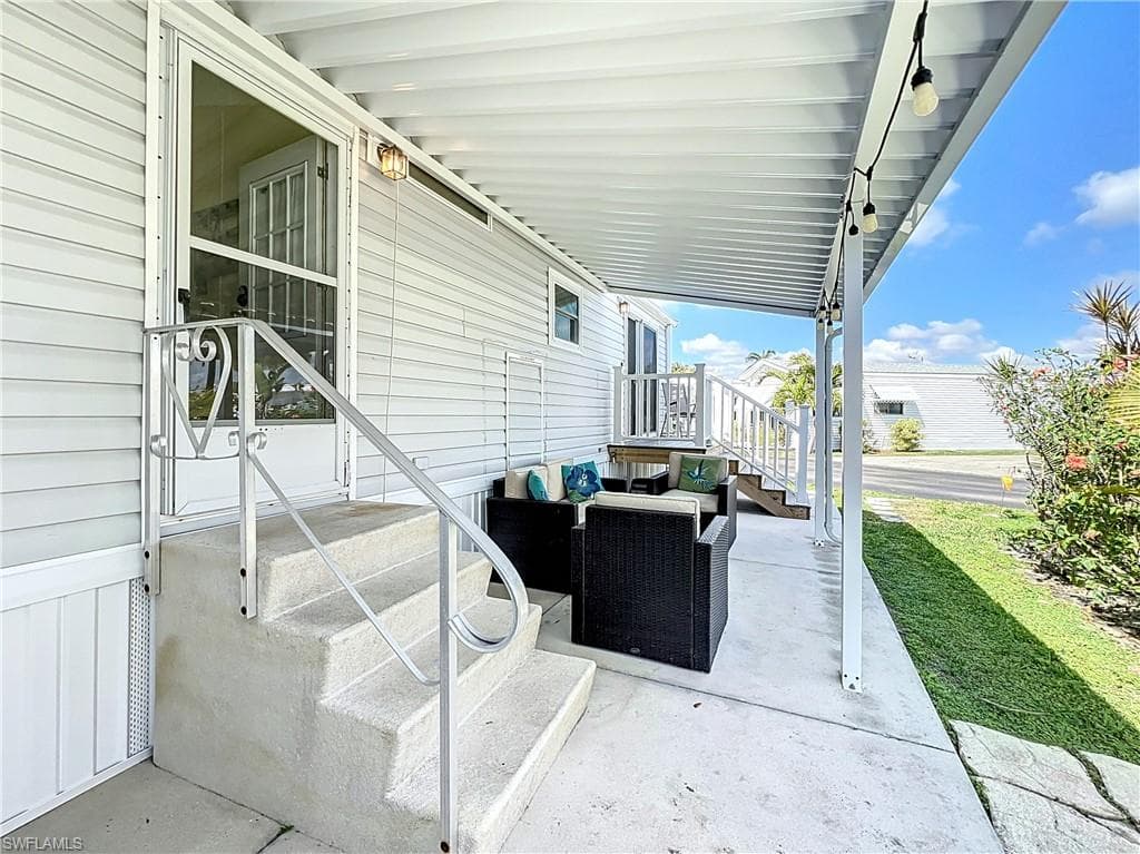 11561 Blue Warbler DR, FORT MYERS FL 33908-17