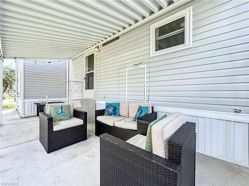 11561 Blue Warbler DR, FORT MYERS FL 33908-18