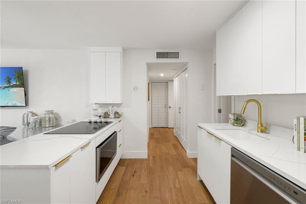175 Fifth Avenue S 204-2