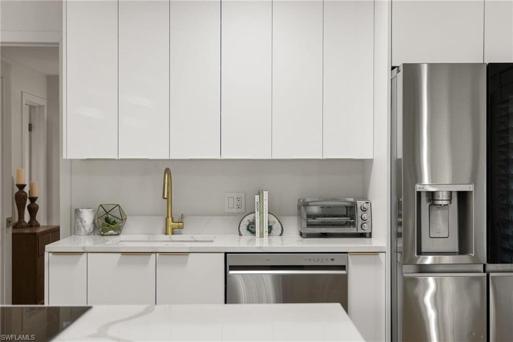 175 Fifth Avenue S 204-8