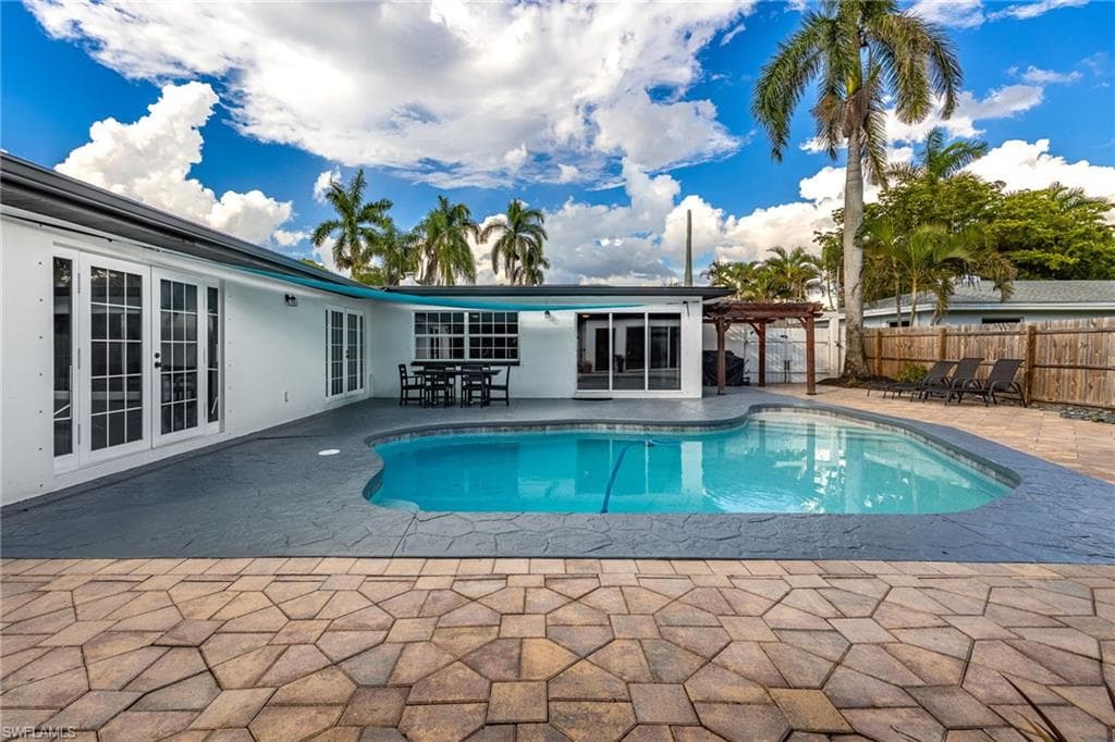 8327 Riviera AVE, FORT MYERS FL 33919-44